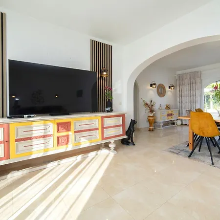 Сasa de vacaciones La Grippiere By Interhome